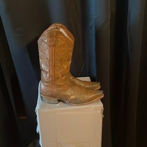 Twisted X women’s cowboy boots size 10 brown in color